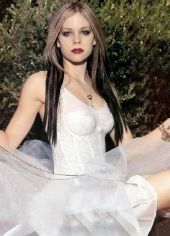 Nahá Avril Lavigne. Fotka - 45